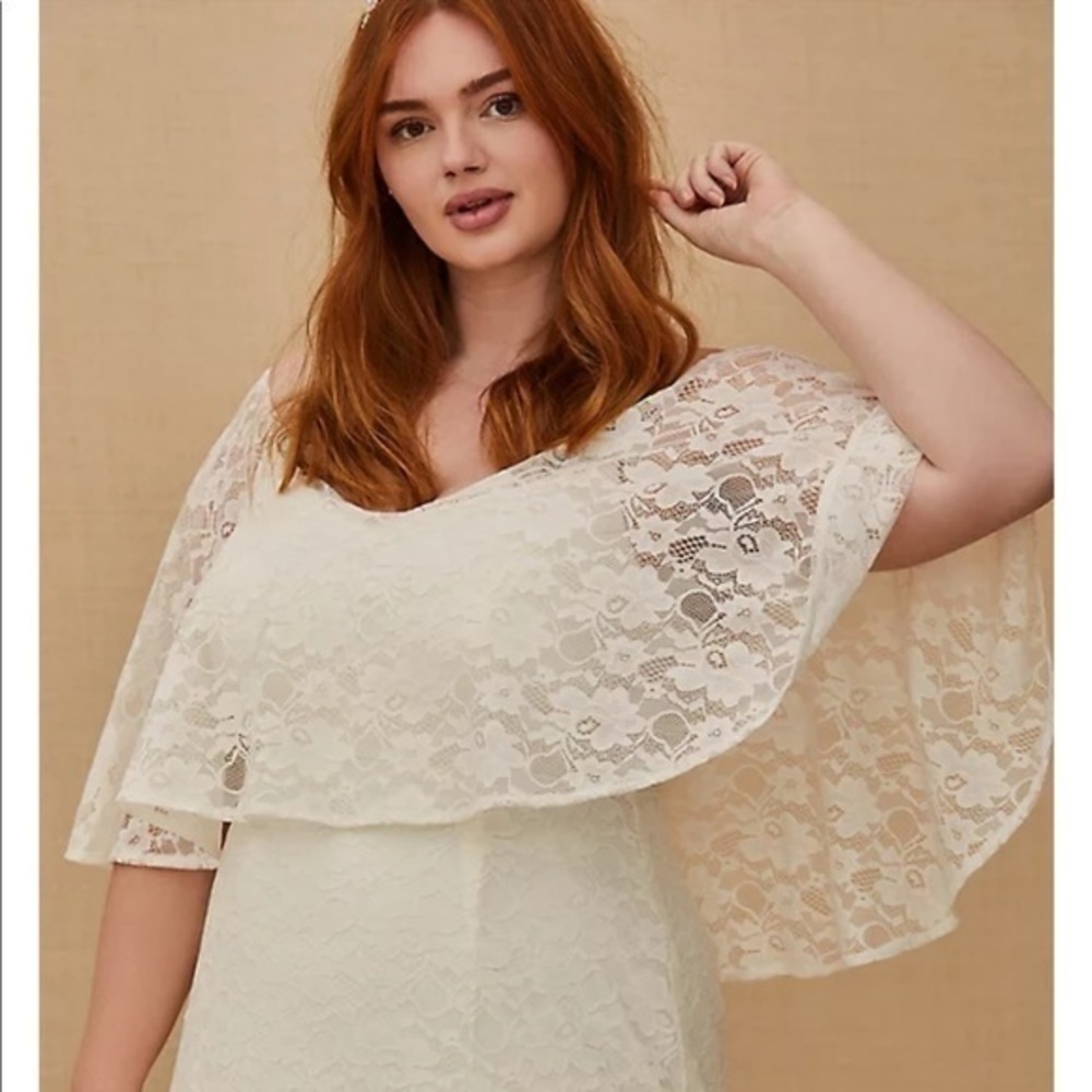 TORRID IVORY LACE CAPELET WEDDING DRESS - Picture 5 of 6